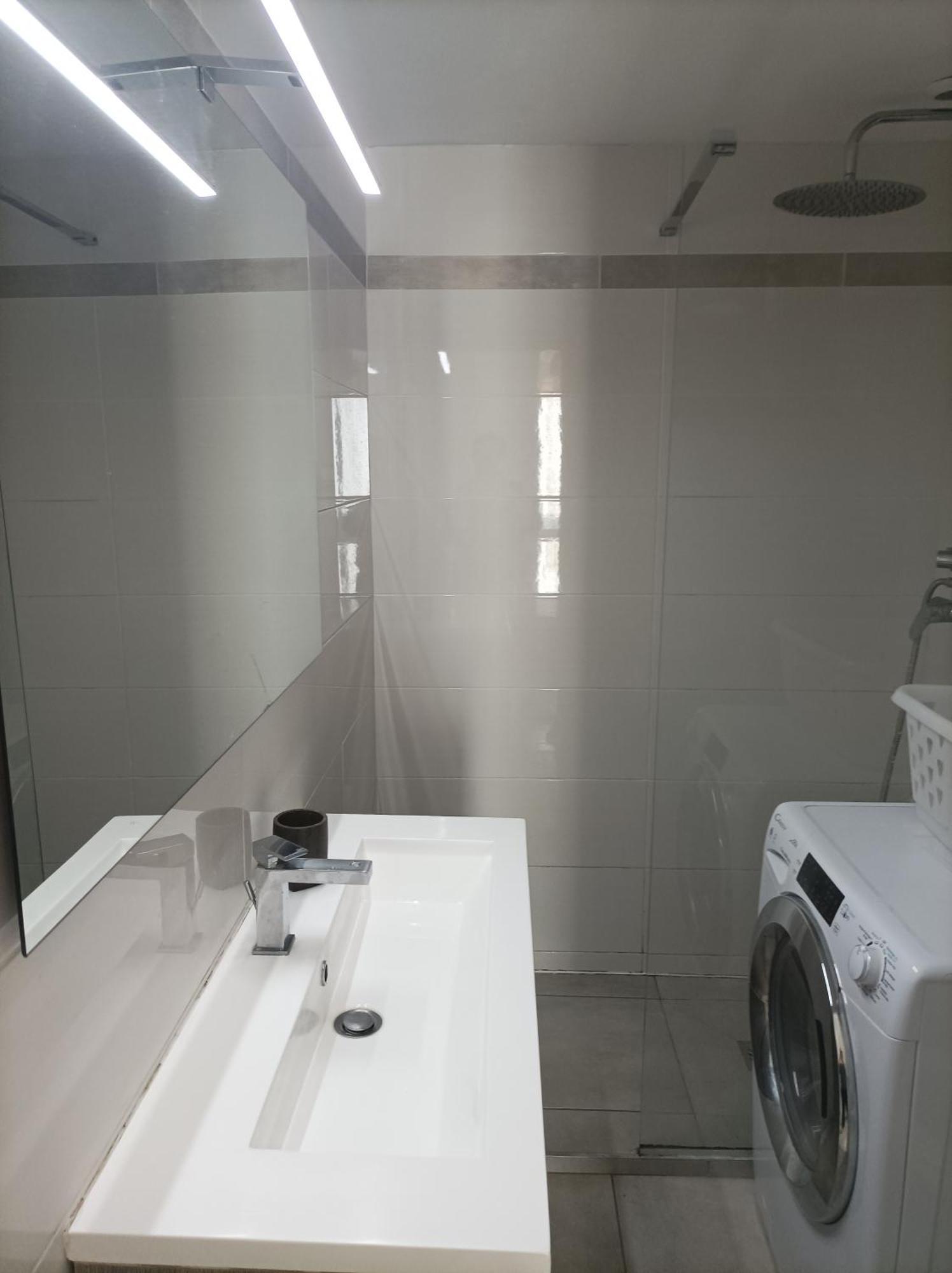 Agreable Proche - Linge De Lit Et Toilettes En Option *